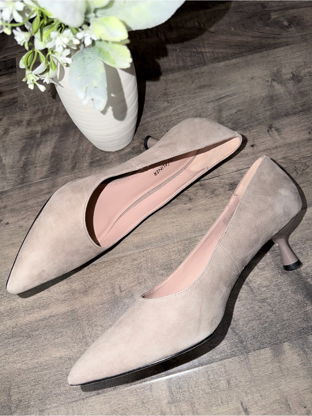 NWT Donald J. Pliner Pointed Kitten Heel Suede Pumps in Taupe